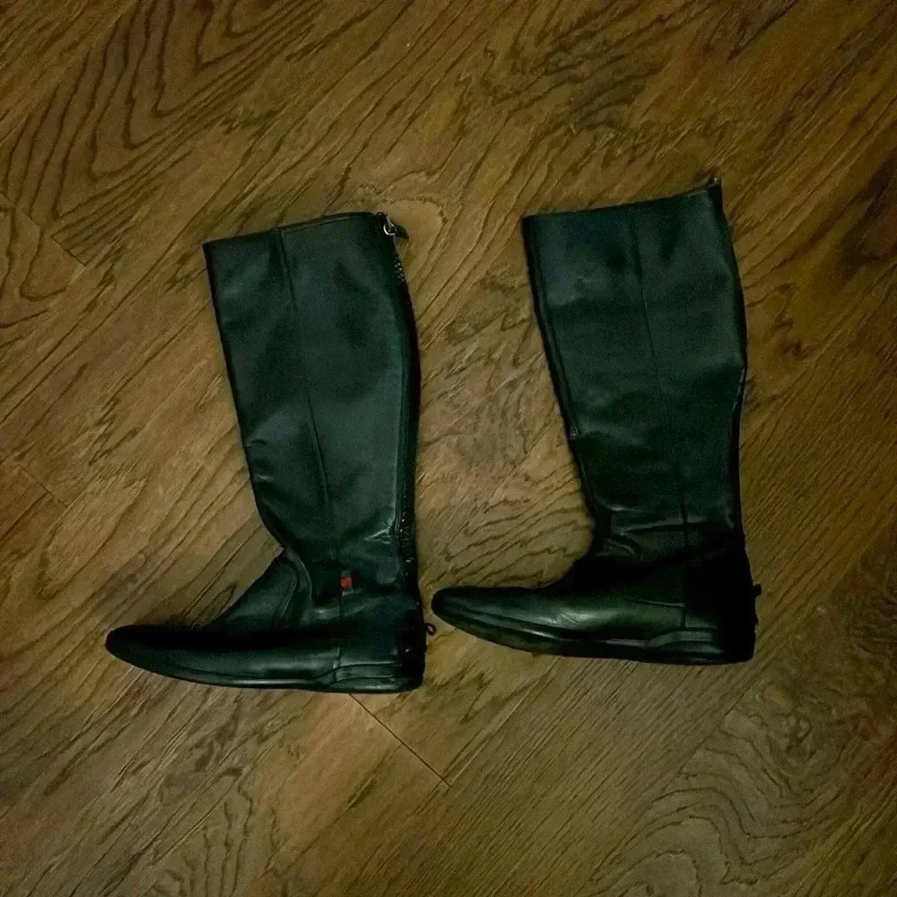 GUCCI KIDS SIZE 3.5, leather has been refinished and shined. pre Loved